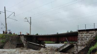 Андрей Гурулев - В Забайкалье из-за наводнения рухнул мост на Транссибе - svoboda.org - Самара - Хабаровск - Владивосток - Забайкальский край - Чита