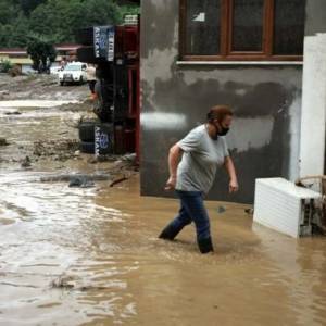 Сулейман Сойлу - В Турции проливные дожди вызвали наводнение: спасены около 200 человек - reporter-ua.com - Турция