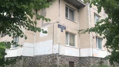 Александр Елисеев - В доме на улице Гашека жалуются на постоянные проблемы с горячей водой - piter.tv