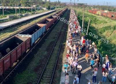 Жители Котовского штурмуют электрички на Одессу (фото) - odessa-life.od.ua - Украина - Одесса