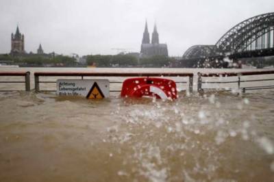 Александр Рар - Меркель - Немецкий эксперт Рар объяснил провал Германии в ликвидации последствий потопа - news-front.info - Германия