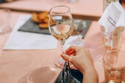 Россиянам назвали полезную дозу алкоголя - lenta.ru - Россия
