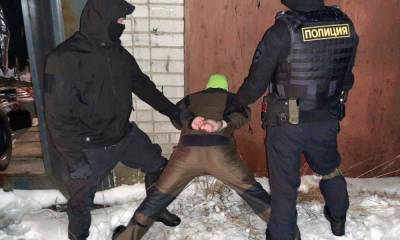 Мужчина агрессивно вступился за чужую жену на остановке в Петрозаводске - gubdaily.ru - Петрозаводск