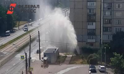 Питер Онлайн - В Петербурге из-за прорыва трубы забил «трехэтажный» фонтан - fedpress.ru - Санкт-Петербург