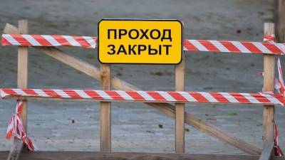 Фонтан воды высотой с многоэтажку забил в Петербурге из-за прорыва трубы — видео - 5-tv.ru - Санкт-Петербург - р-н Фрунзенский
