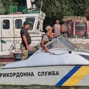 В дельте Дуная пограничники задержали румынское судно. Фото - reporter-ua.com - Украина - Румыния - Дунай
