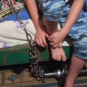 В Кривом Роге мужчина держал семилетнего сына сожительницы на цепи. Фотофакт - reporter-ua.com - Украина - Кривой Рог - Днепропетровская обл.