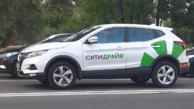 Каршеринг без водителя создал пробку на улице Фучика - piter.tv - Санкт-Петербург - р-н Приморский