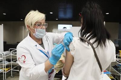 Российский врач дал советы по вакцинации для аллергиков - lenta.ru