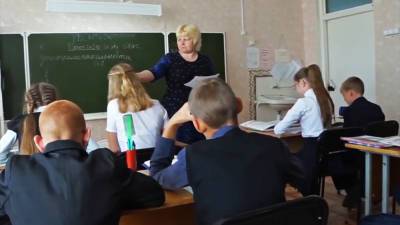 Четверть миллиона вакансий: почему учителя не идут работать в школы - tvc.ru - Россия