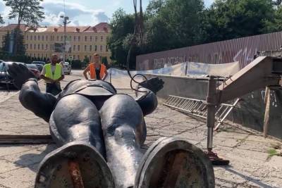 Во Львове окончательно демонтировали Монумент славы - mk.ru - Украина - Львов