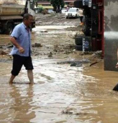 Популярные куротрные города Турции затопило в результате ливней. ФОТО - enovosty.com - Украина - Турция