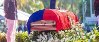 Процесію на похоронах убитого президента Гаїті закидали камінням: відео - w-n.com.ua