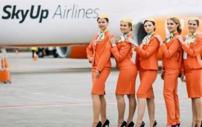 Теперь только брюки и кроссовки: лоукостер SkyUp изменит форму стюардесс - skuke.net - Россия