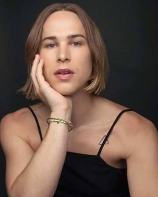Звезда сериала «13 причин почему» Дорфман совершил камин-аут: «Уже год я живу как женщина» - actualnews.org - США