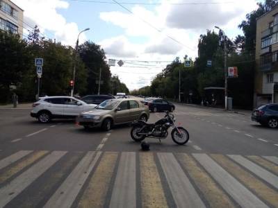 В Твери водитель легковушки спровоцировал ДТП с мотоциклом / фото - afanasy.biz - Тверь - Тверская обл.