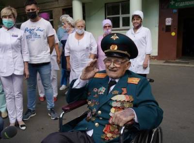 102-летнего участника Великой Отечественной выписали из больницы после перенесённого КОВИДа - argumenti.ru