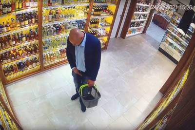 Питер Онлайн - Житель Всеволожска смог унести из магазина бутылку коньяка в штанах - spb.mk.ru - Санкт-Петербург - Всеволожск