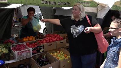 В регионах по поручению президента открываются ярмарки, на которых фермеры без посредников могут продать сезонные овощи и фрукты - 1tv.ru