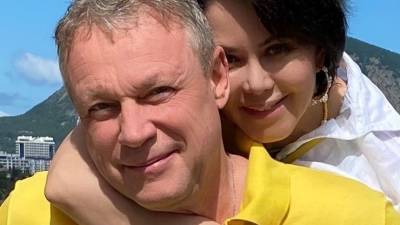 Сергей Жигунов - «Вышла за повара»: новая жена Жигунова показала, как он готовит ужин — фото - 5-tv.ru