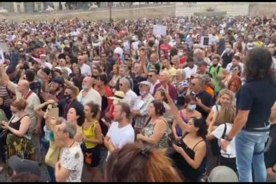 В более 80 городах Италии прошли акции против введения COVID-сертификатов - mk.ru - Италия - Рим