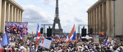 В Париже на многотысячной демонстрации против вакцинации произошли стычки с полицией - w-n.com.ua - Париж