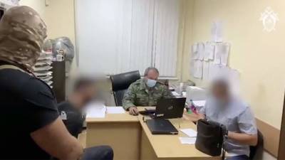 Руслан Абовян - Задержанного за убийство полицейского в Ставрополе доставили на допрос - iz.ru - Израиль - Ставрополь