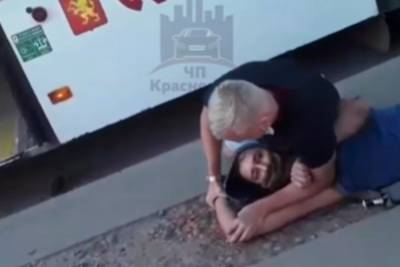 Пьяные антимасочники устроили драку в автобусе в Красноярске - kras.mk.ru - Россия - Красноярский край - Красноярск