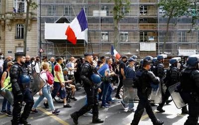 Во Франции - Протесты против COVID-пропусков во Франции: Сенат пошел на уступки - korrespondent.net - Украина - Франция - Парламент
