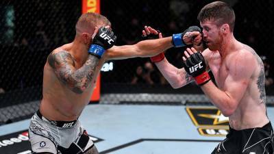Конор Макгрегор - Диллашоу победил Сэндхагена в главном поединке UFC Fight Night - iz.ru - США - Израиль - Ирландия