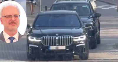 Эгил Левитс - Президент Латвии Эгил Левитс пересел из серебряного Lexus в черный BMW - rus.delfi.lv - Латвия