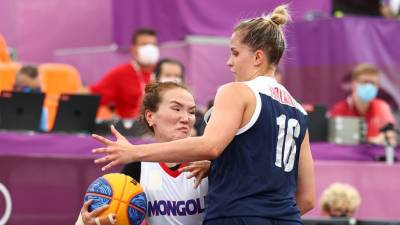 Россия одержала третью победу в женском турнире по баскетболу 3×3 на ОИ, обыграв Монголию - russian.rt.com - Россия - США - Бельгия - Монголия