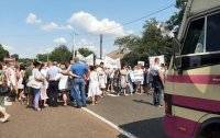 Харьковской области протестующие медики перекрыли международную трассу - vlasti.net - Харьковская обл.