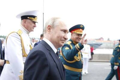 Владимир Путин - Путин прибыл в Кронштадт для осмотра кораблей перед Главным военно-морским парадом - spb.mk.ru - Россия - Санкт-Петербург