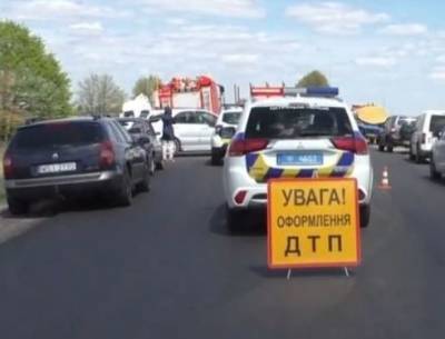 В Полтавской области легковушка влетела под грузовик: погибли четыре человека. ФОТО - enovosty.com - Полтавская обл.