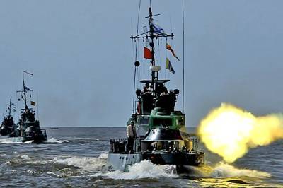Моряки Каспийской флотилии РФ устроили «морской бой» в честь Дня ВМФ - actualnews.org - Россия - респ. Дагестан
