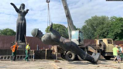 На демонтированный Монумент Славы во Львове нашелся покупатель - lenta.ua - Украина - Львов