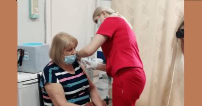 В Черновцах глава ОСББ вакцинировала целый дом (фото) - focus.ua - Украина - Черновцы