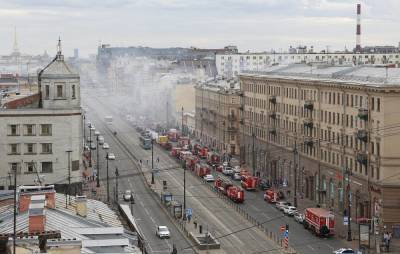 Площадь пожара в жилом доме в Петербурге выросла до 1,5 тыс. кв. м - tass.ru - Россия - Санкт-Петербург