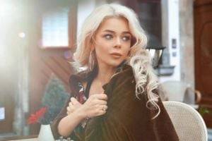 Алина Гросу - Потеряла юбку: Алина Гросу оконфузилась на концерте - novostiua.news - Украина