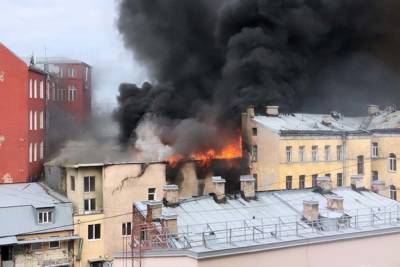 Пожар в дореволюционном здании на Лиговском проспекте потушен - abnews.ru - Санкт-Петербург