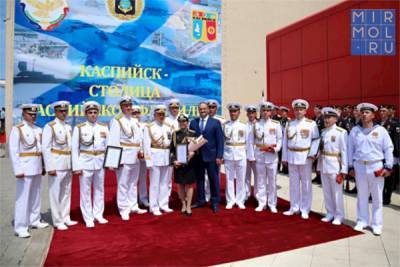 Сергей Меликов - В военно-морском параде в Каспийске приняли участие 40 кораблей, катеров и судов обеспечения - mirmol.ru - Каспийск