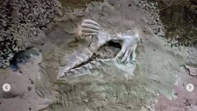 На Васильевском острове появился стрит-арт, напоминающий о разрушении зданий - piter.tv