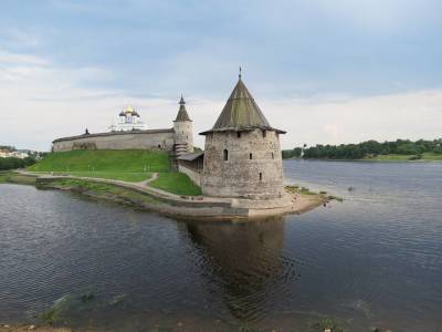 Названы старинные города России, которые точно удивят туристов - vm.ru - Россия - Ленинградская обл. - Смоленск - Русь - Города