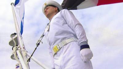 Владимир Путин - Главный военно-морской парад в честь Дня ВМФ в Санкт-Петербурге принял Владимир Путин - 1tv.ru - Россия - Санкт-Петербург