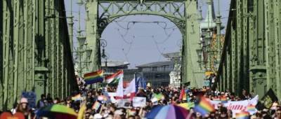 Виктор Орбан - В Будапеште тысячи людей присоединились к гей-параду — протестуют против закона о запрете «пропаганды ЛГБТ» - w-n.com.ua - Венгрия - Будапешт - Budapest