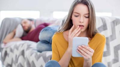 5 способов, которыми женщины вынуждают своих мужчин им изменять - skuke.net