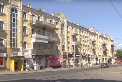 Розовый фасад аптеки в Смоленске выбился из общей художественной концепции - mk-smolensk.ru - Смоленск