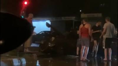 На перекрёстке в Воронеже столкнулись два ВАЗА: ранен 21-летний водитель - vestivrn.ru - Воронеж