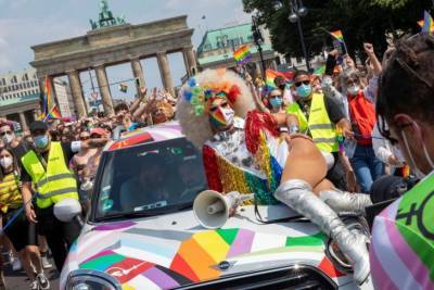 Виктор Орбан - Десятки тысяч людей в Будапеште и Берлине вышли на митинги за права ЛГБТ - rupor.info - Австрия - Венгрия - Берлин - Будапешт - Budapest